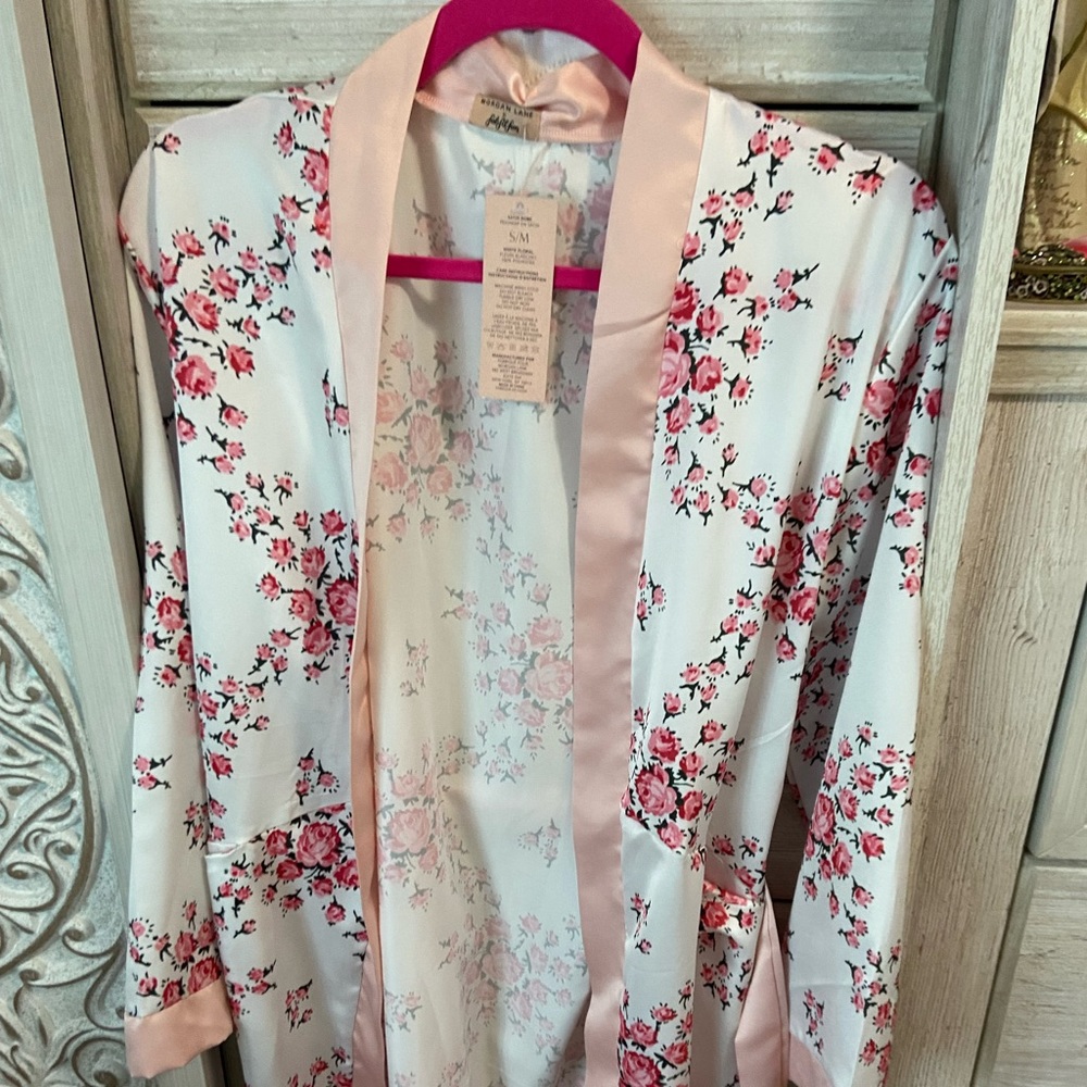 S/M Morgan Lane satin robe. Brand new with tags